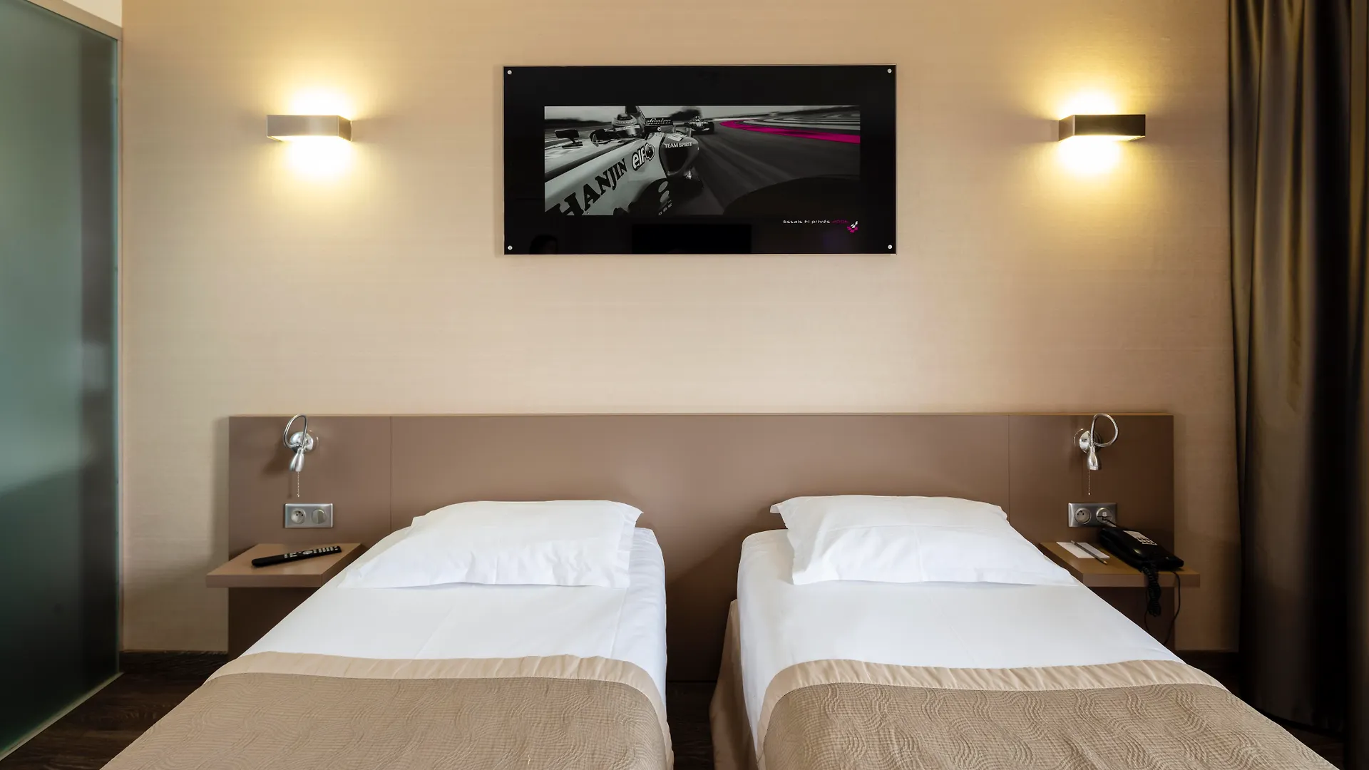 לה קסטלה Grand Prix Hotel & Restaurant