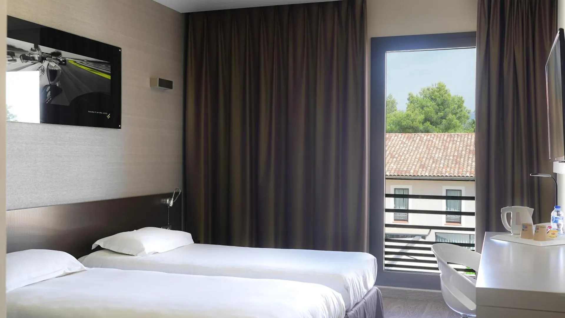 לה קסטלה Grand Prix Hotel & Restaurant